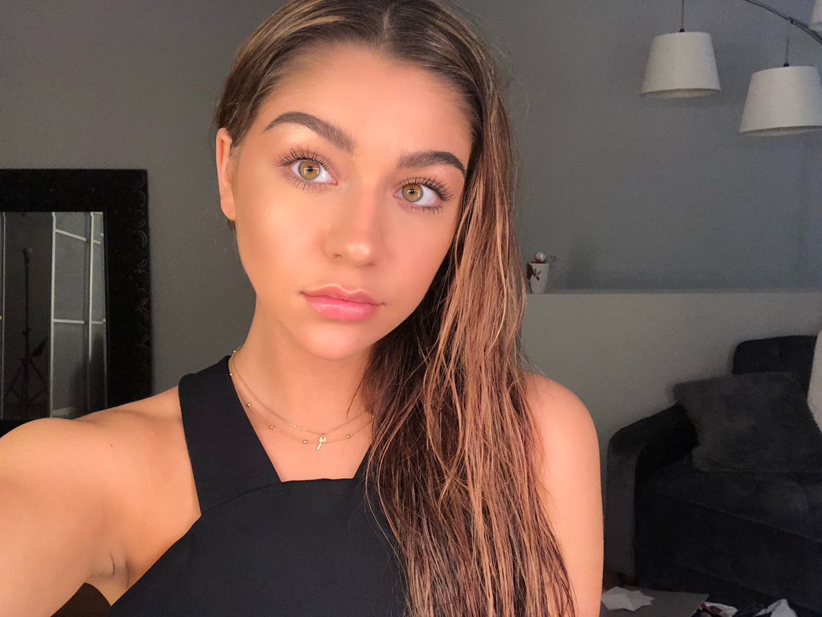 Andrea Russett’s Height, Weight, Body Measurements, Biography