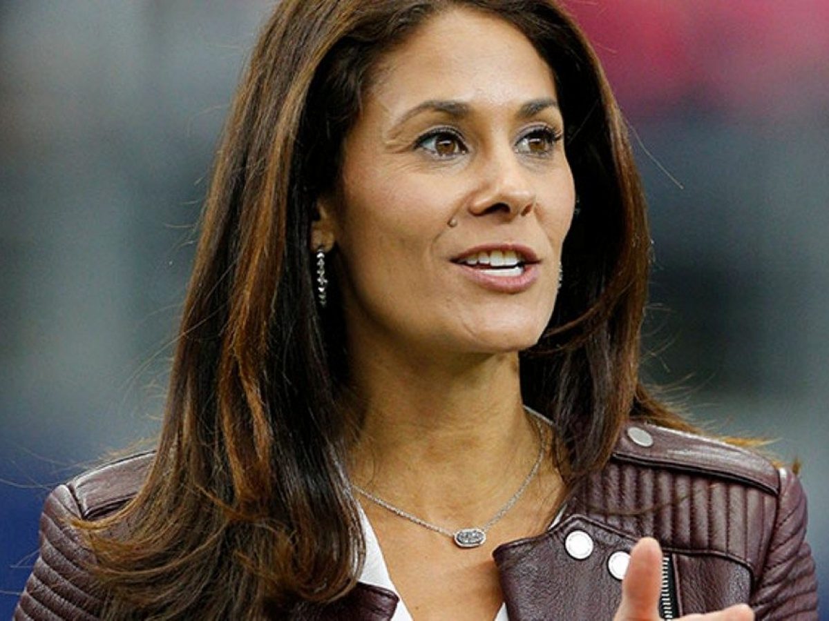 Tracy Wolfson's Height, Weight, Body Measurements, and Biography.