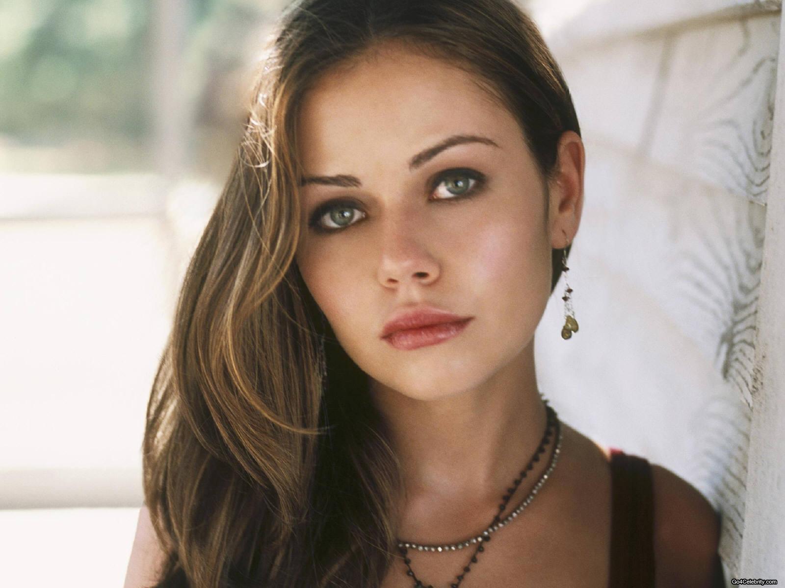 Alexis Dziena: Height, Weight, Net Worth, Wiki, and More