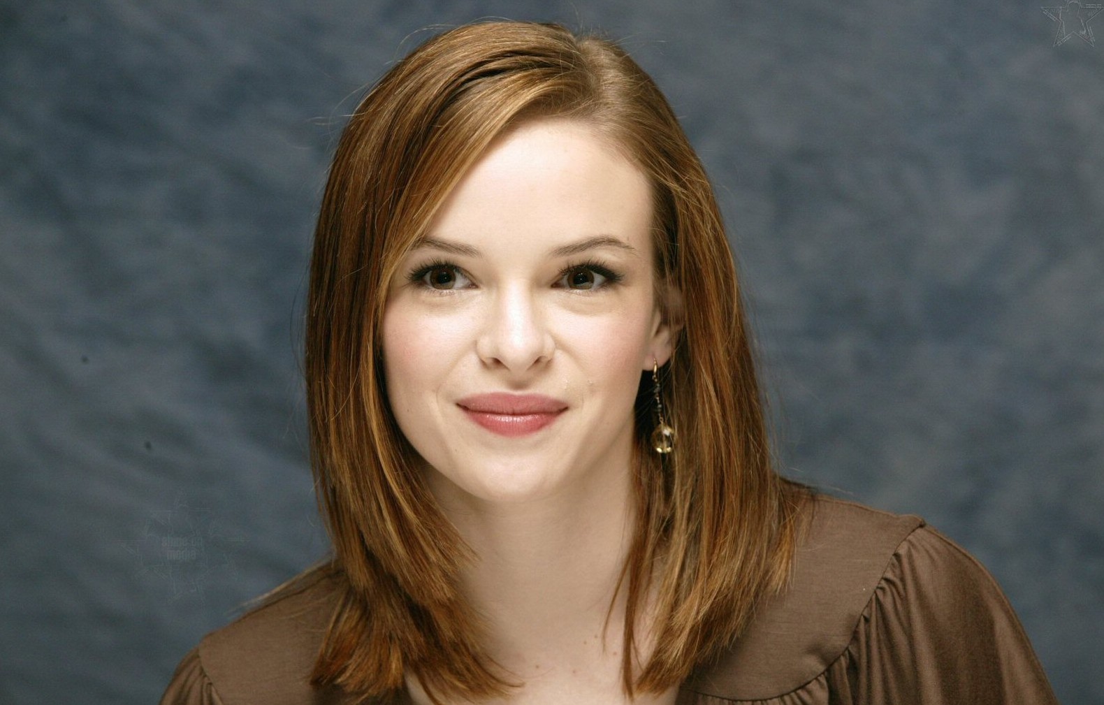 Danielle Panabaker’s Height, Weight, Body Measurements, Biography
