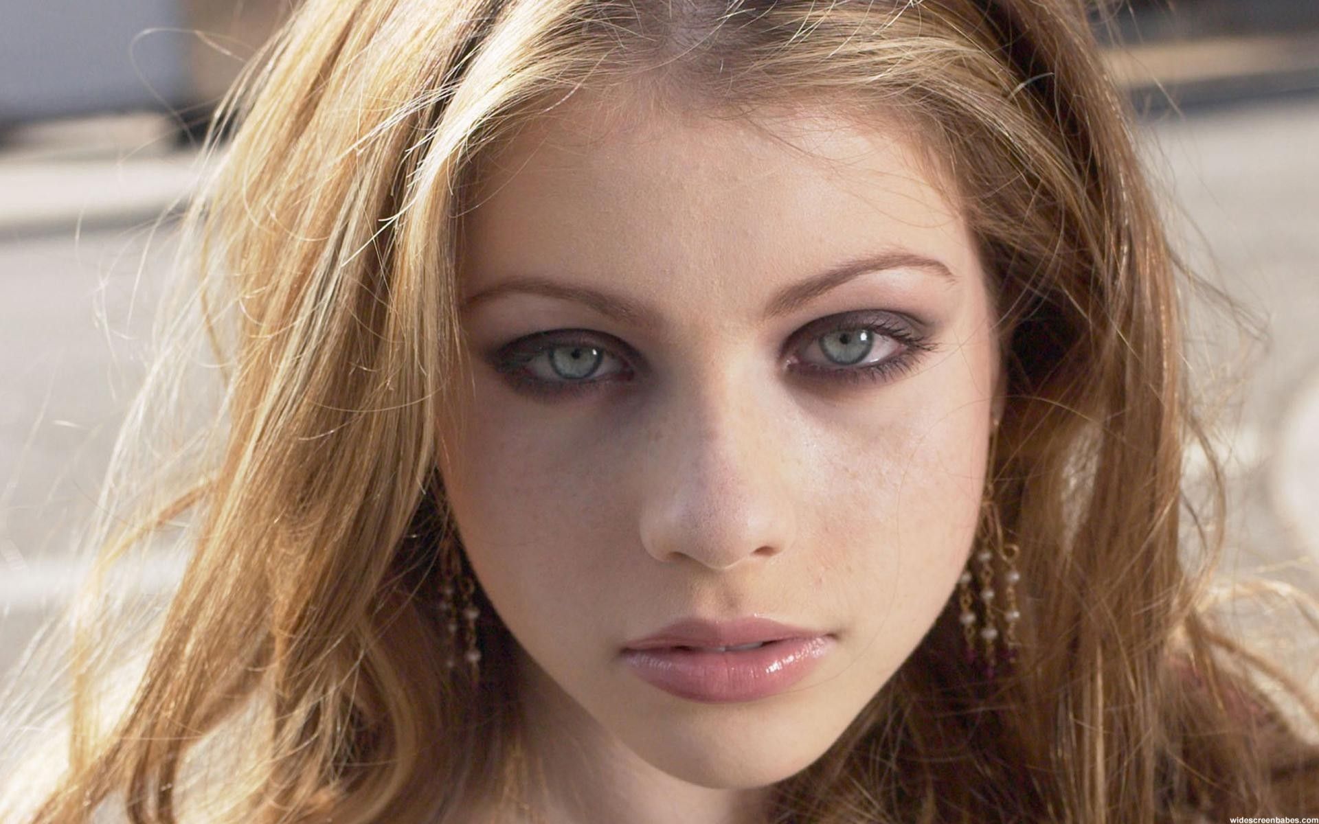 Michelle Trachtenberg’s Height and Body Measurements Reflect Her $7 Million Net Worth